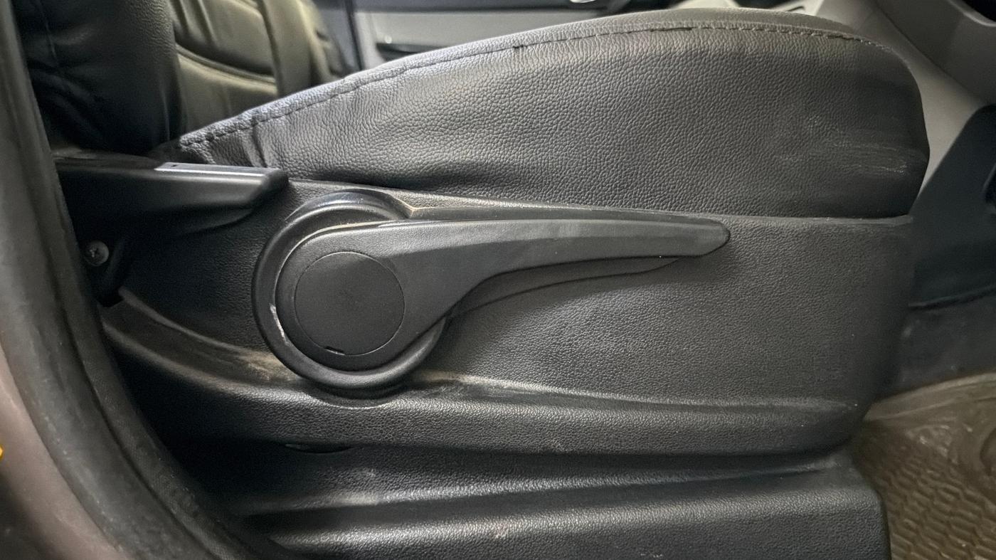 2018 Tata Tiago XZ PETROL, Petrol, Manual, 90,927 km, Driver Side Adjustment Panel