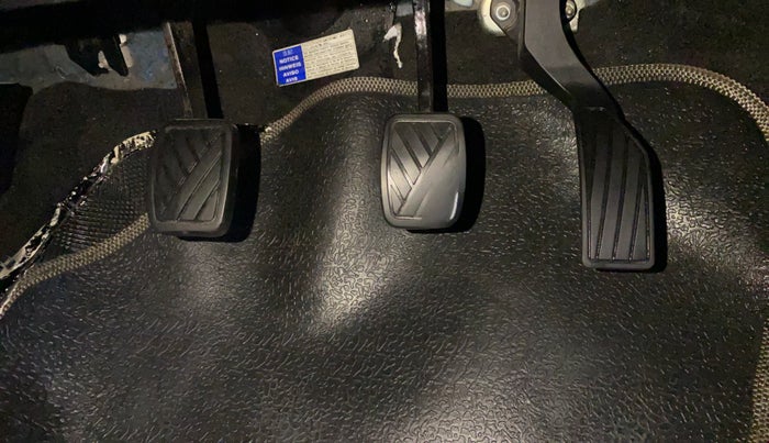 2012 Maruti Swift ZXI, Petrol, Manual, 85,162 km, Pedals