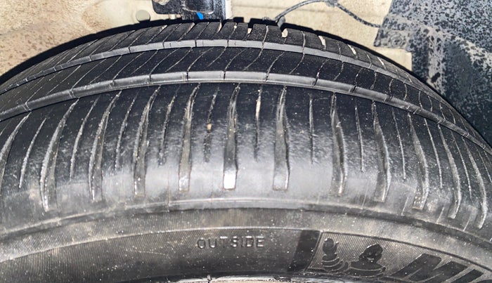 2012 Maruti Swift ZXI, Petrol, Manual, 85,162 km, Right Front Tyre Tread