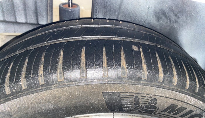 2012 Maruti Swift ZXI, Petrol, Manual, 85,162 km, Right Rear Tyre Tread