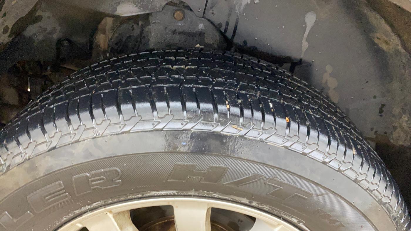 2017 Mahindra XUV500 W10, Diesel, Manual, 84,001 km, Right Rear Tyre Tread