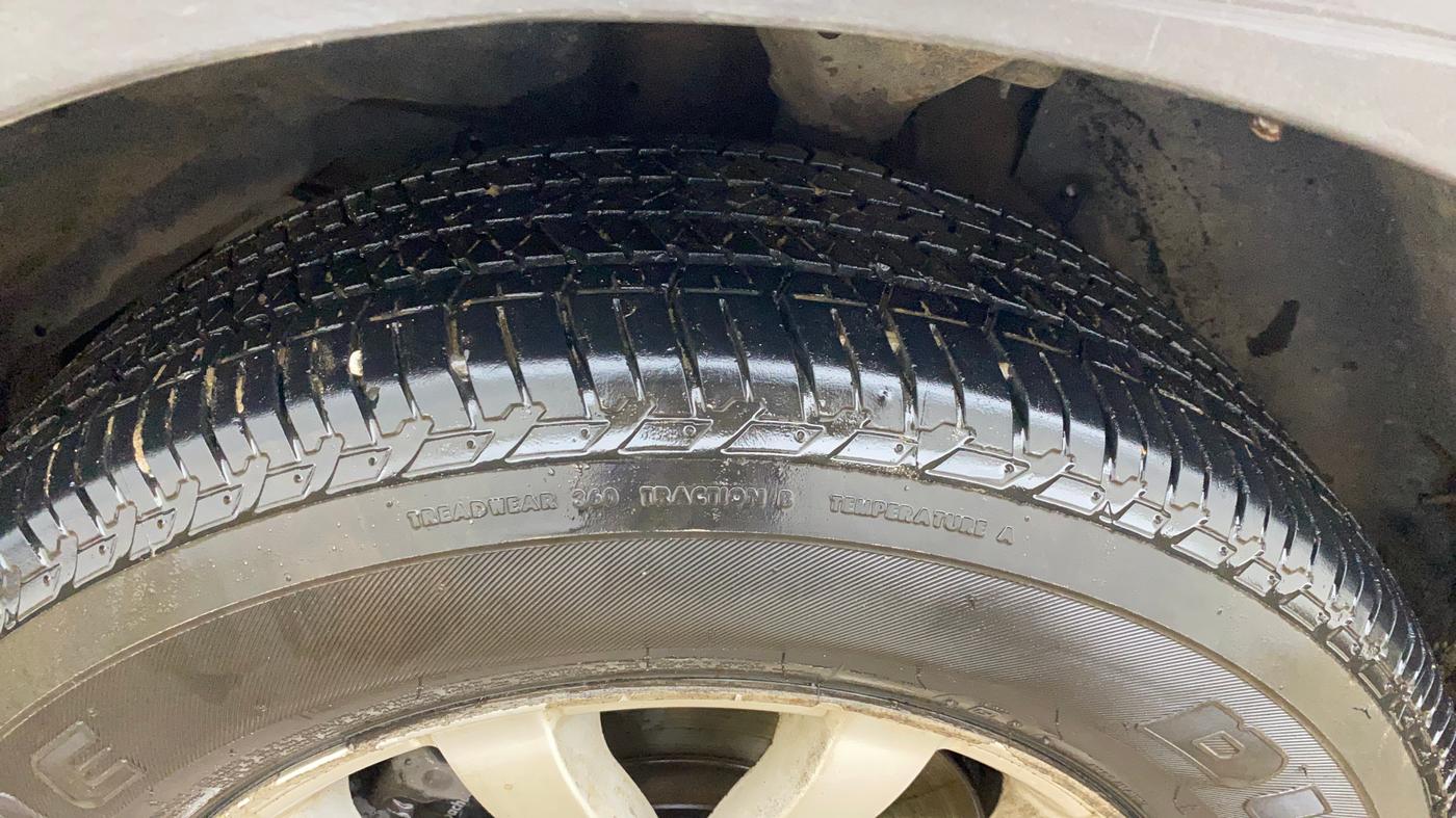 2017 Mahindra XUV500 W10, Diesel, Manual, 84,001 km, Left Front Tyre Tread