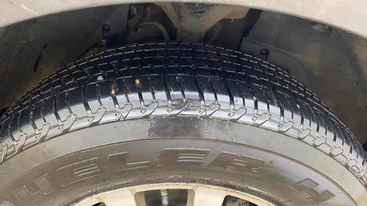 2017 Mahindra XUV500 W10, Diesel, Manual, 84,001 km, Right Front Tyre Tread