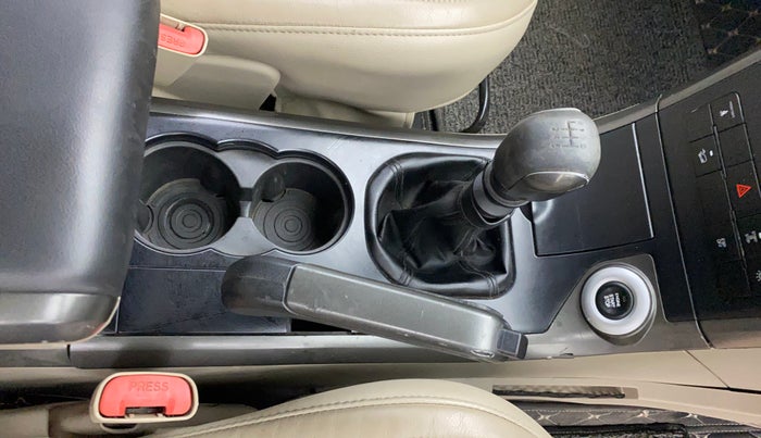 2017 Mahindra XUV500 W10, Diesel, Manual, 83,342 km, Gear Lever