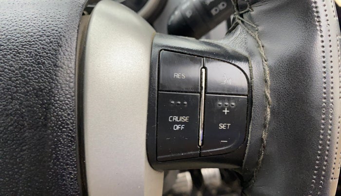 2017 Mahindra XUV500 W10, Diesel, Manual, 83,342 km, Adaptive Cruise Control