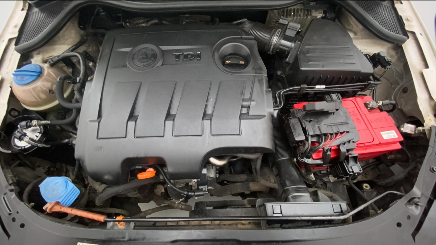 2013 Skoda Rapid AMBITION 1.6 TDI CR MT PLUS, Diesel, Manual, 1,23,087 km, Open Bonet