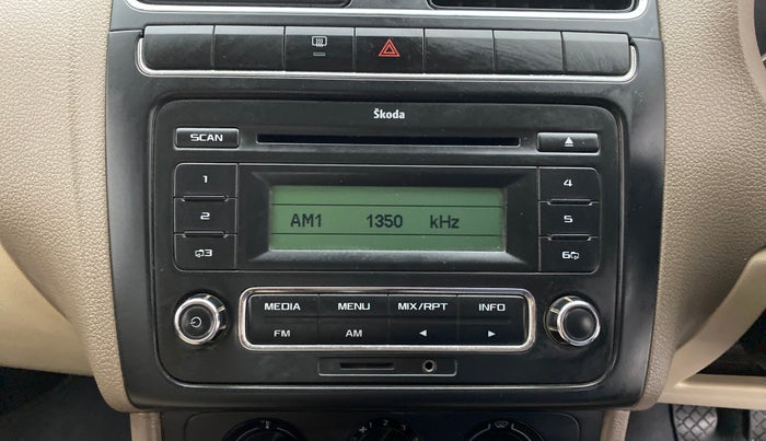 2013 Skoda Rapid AMBITION 1.6 TDI CR MT PLUS, Diesel, Manual, 1,23,087 km, Infotainment system - Button has minor damage