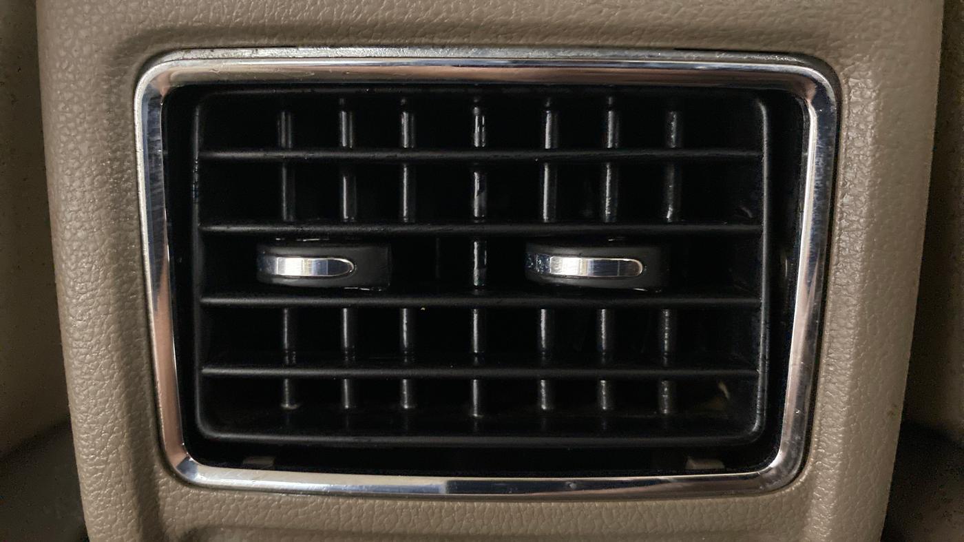 2013 Skoda Rapid AMBITION 1.6 TDI CR MT PLUS, Diesel, Manual, 1,23,087 km, Rear AC Vents