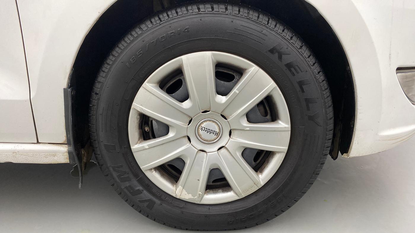 2013 Skoda Rapid AMBITION 1.6 TDI CR MT PLUS, Diesel, Manual, 1,23,087 km, Right Front Wheel