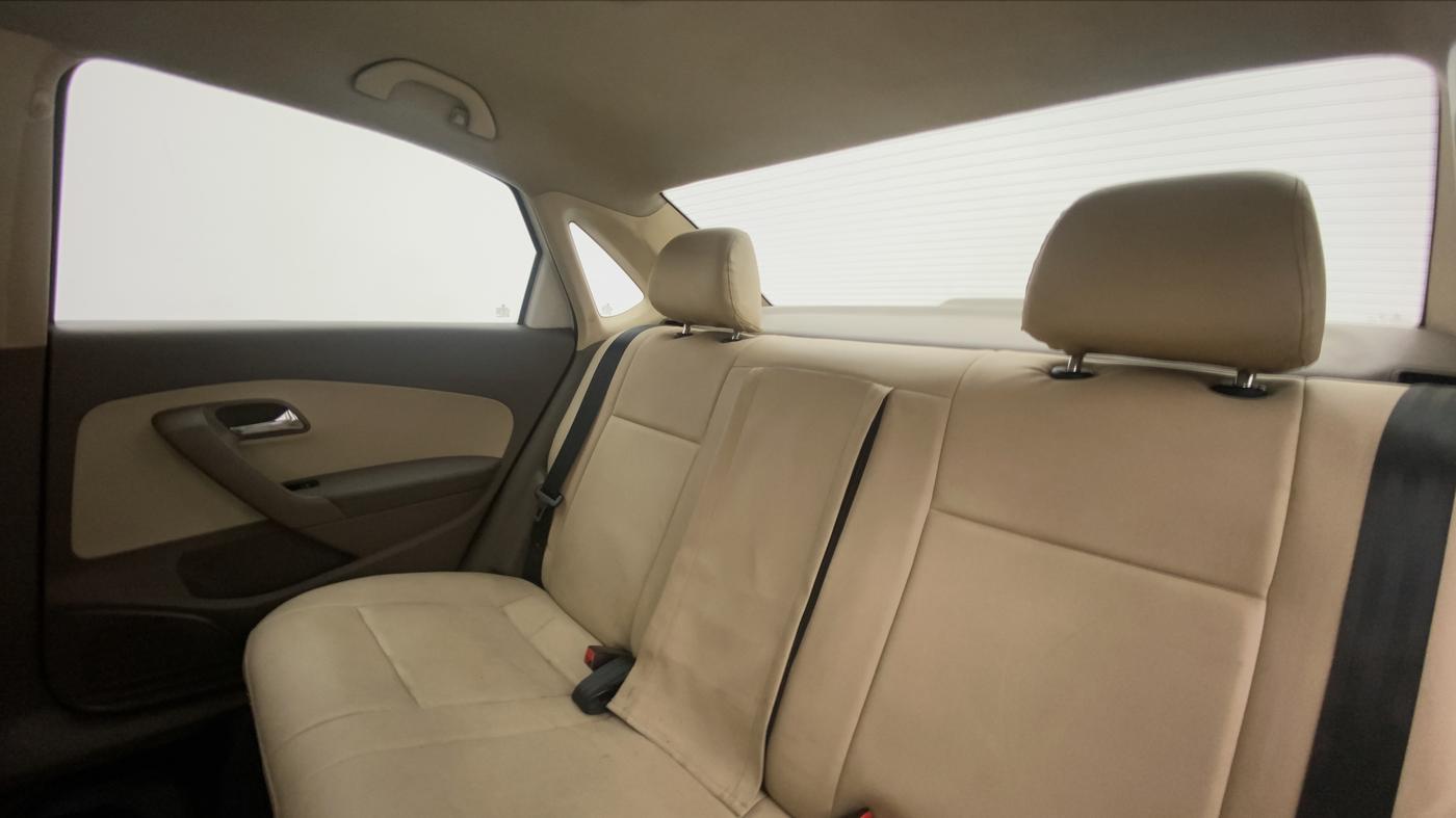 2013 Skoda Rapid AMBITION 1.6 TDI CR MT PLUS, Diesel, Manual, 1,23,087 km, Right Side Rear Door Cabin