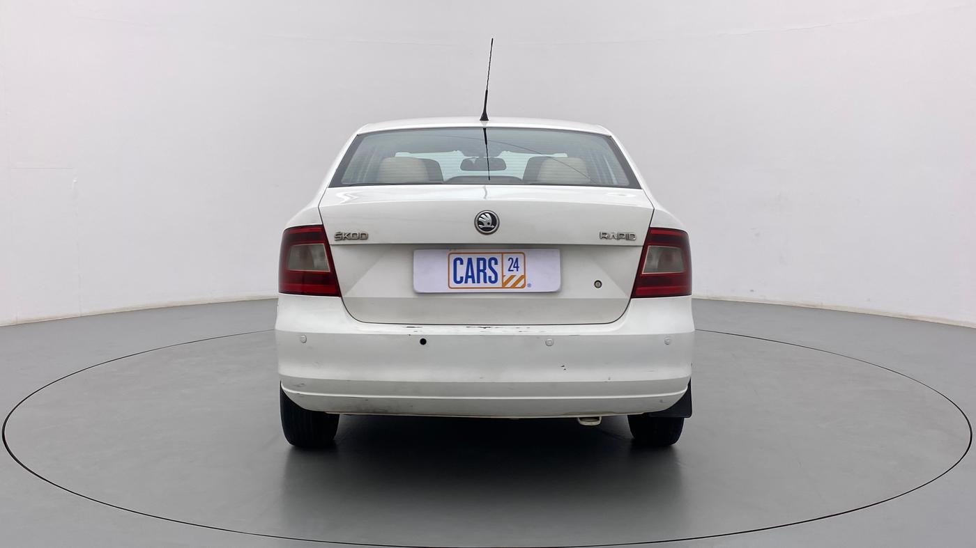 2013 Skoda Rapid AMBITION 1.6 TDI CR MT PLUS, Diesel, Manual, 1,23,087 km, Back/Rear