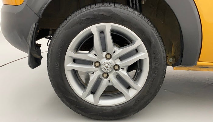 2022 Renault TRIBER RXZ, Petrol, Manual, 17,964 km, Right Rear Wheel