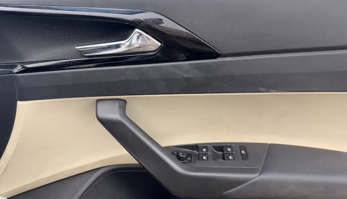 2024 Skoda SLAVIA STYLE 1.0L TSI MT, Petrol, Manual, 82,122 km, Driver Side Door Panels Control