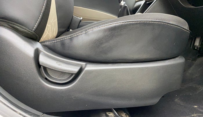 2017 Hyundai Grand i10 SPORTZ (O) 1.2 KAPPA VTVT, Petrol, Manual, 79,962 km, Driver Side Adjustment Panel