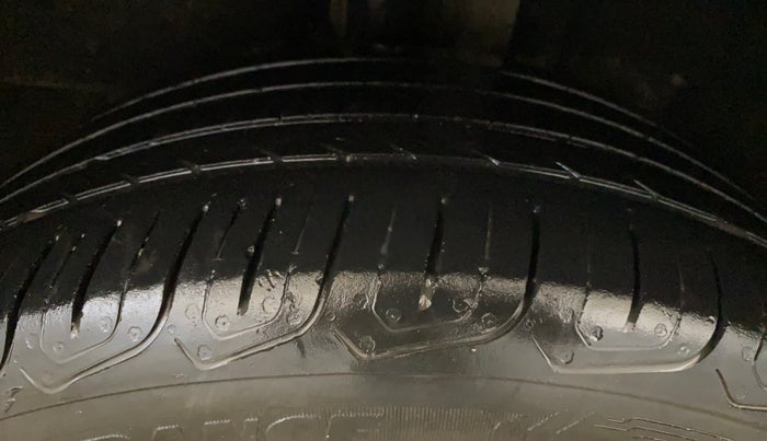 2022 MG ASTOR SAVVY 1.5 CVT, Petrol, Automatic, 60,172 km, Right Rear Tyre Tread