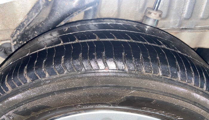 2014 Honda Brio S MT, Petrol, Manual, 1,15,782 km, Left Rear Tyre Tread