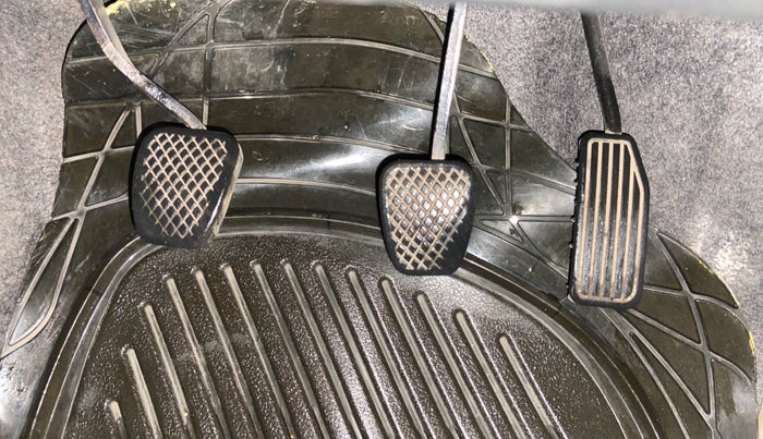 2014 Honda Brio S MT, Petrol, Manual, 1,15,782 km, Pedals