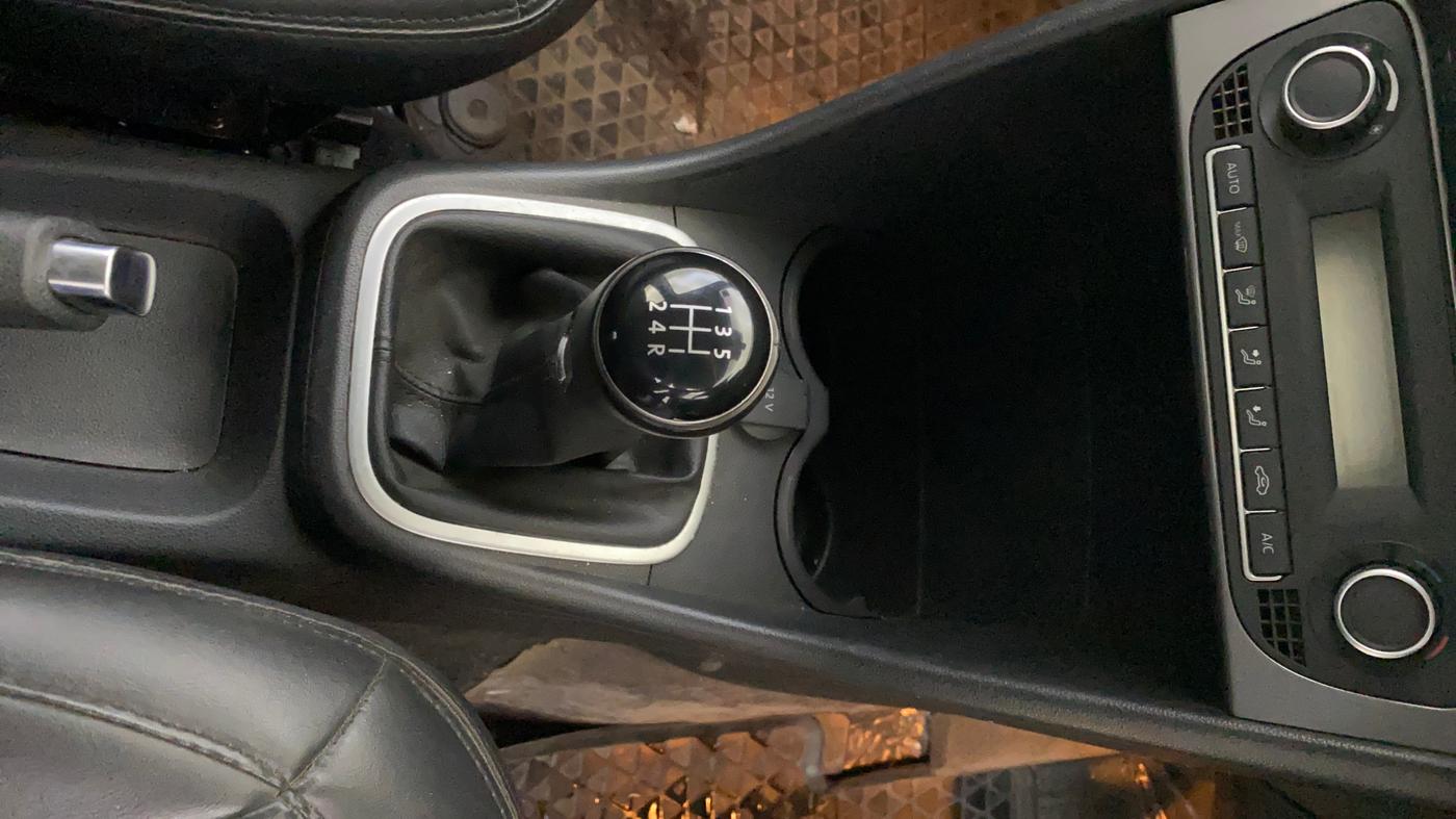 2019 Volkswagen Polo HIGHLINE PLUS 1.0, Petrol, Manual, 36,871 km, Gear Lever