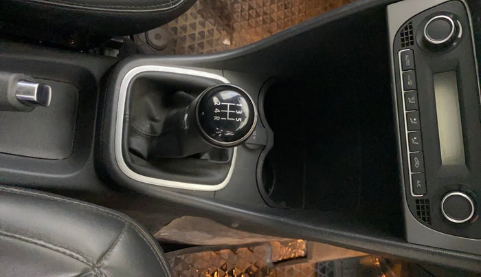 2019 Volkswagen Polo HIGHLINE PLUS 1.0, Petrol, Manual, 36,871 km, Gear Lever