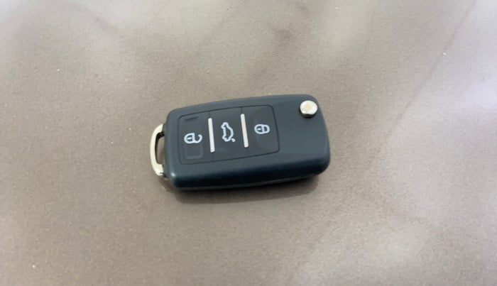 2019 Volkswagen Polo HIGHLINE PLUS 1.0, Petrol, Manual, 36,871 km, Key Close Up