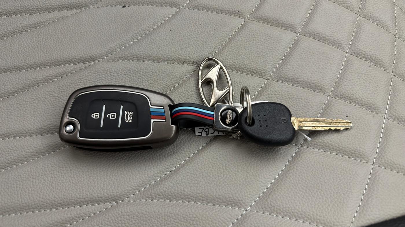 2025 Hyundai VENUE S 1.2, Petrol, Manual, 9,726 km, Key Close Up