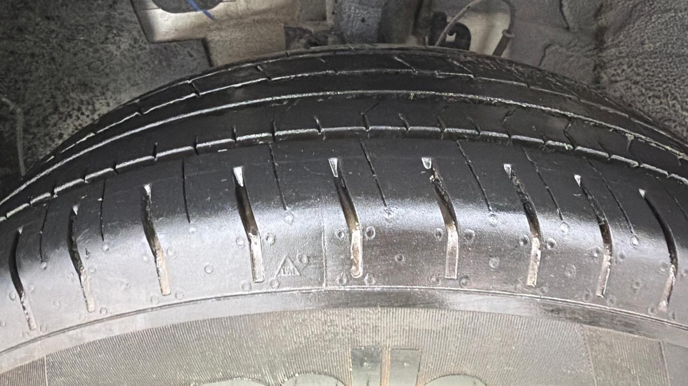 2025 Hyundai VENUE S 1.2, Petrol, Manual, 9,726 km, Left Front Tyre Tread