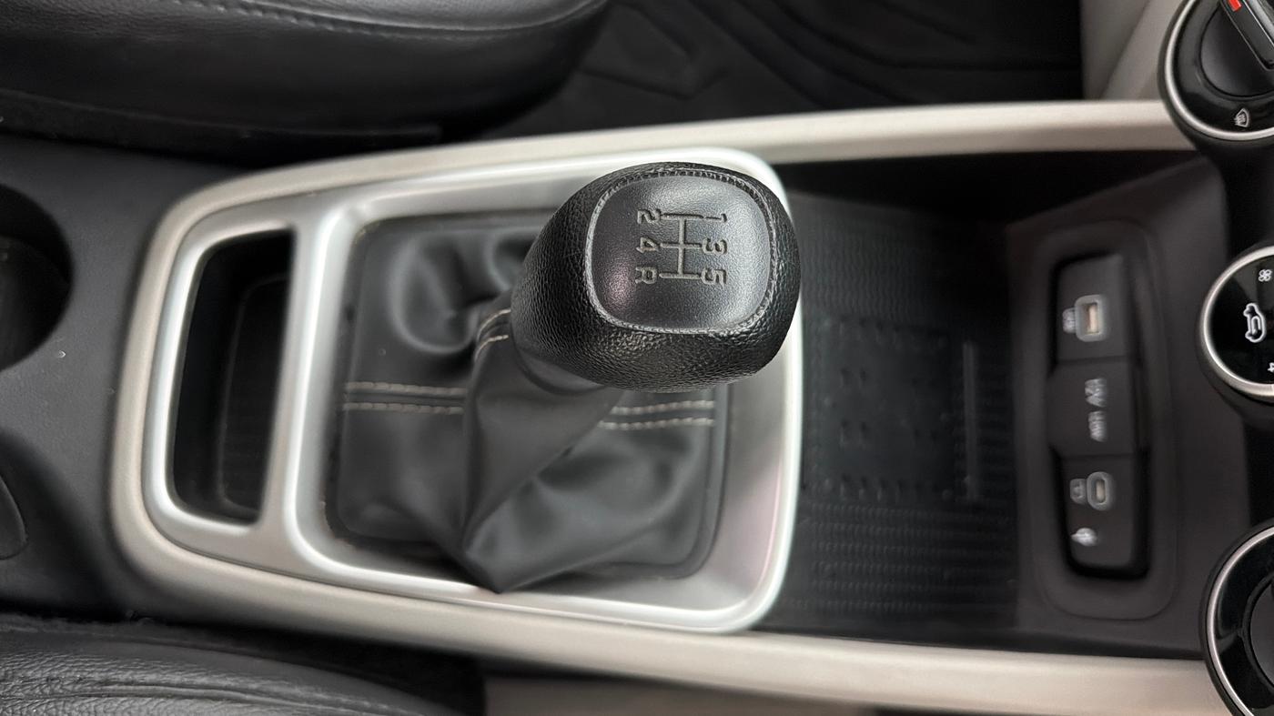 2025 Hyundai VENUE S 1.2, Petrol, Manual, 9,726 km, Gear Lever