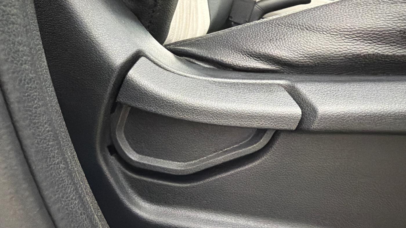 2025 Hyundai VENUE S 1.2, Petrol, Manual, 9,726 km, Driver Side Adjustment Panel