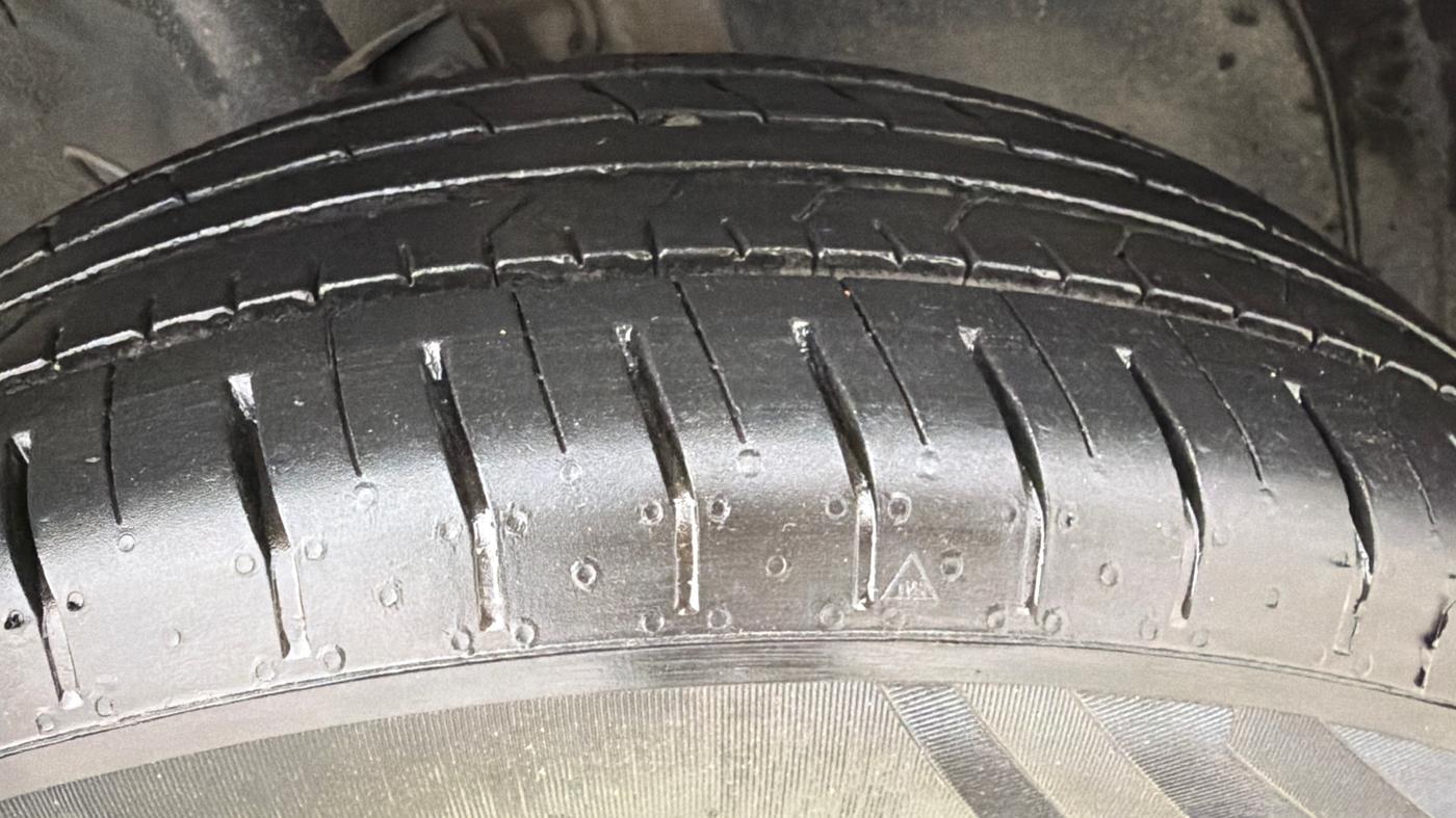 2025 Hyundai VENUE S 1.2, Petrol, Manual, 9,726 km, Right Front Tyre Tread