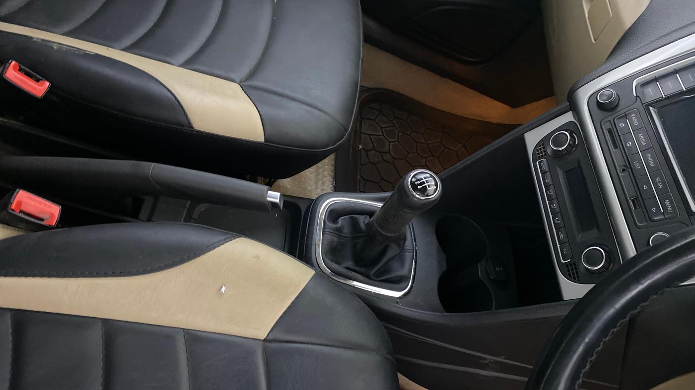 2015 Volkswagen Polo HIGHLINE1.2L, Petrol, Manual, 65,437 km, Gear Lever
