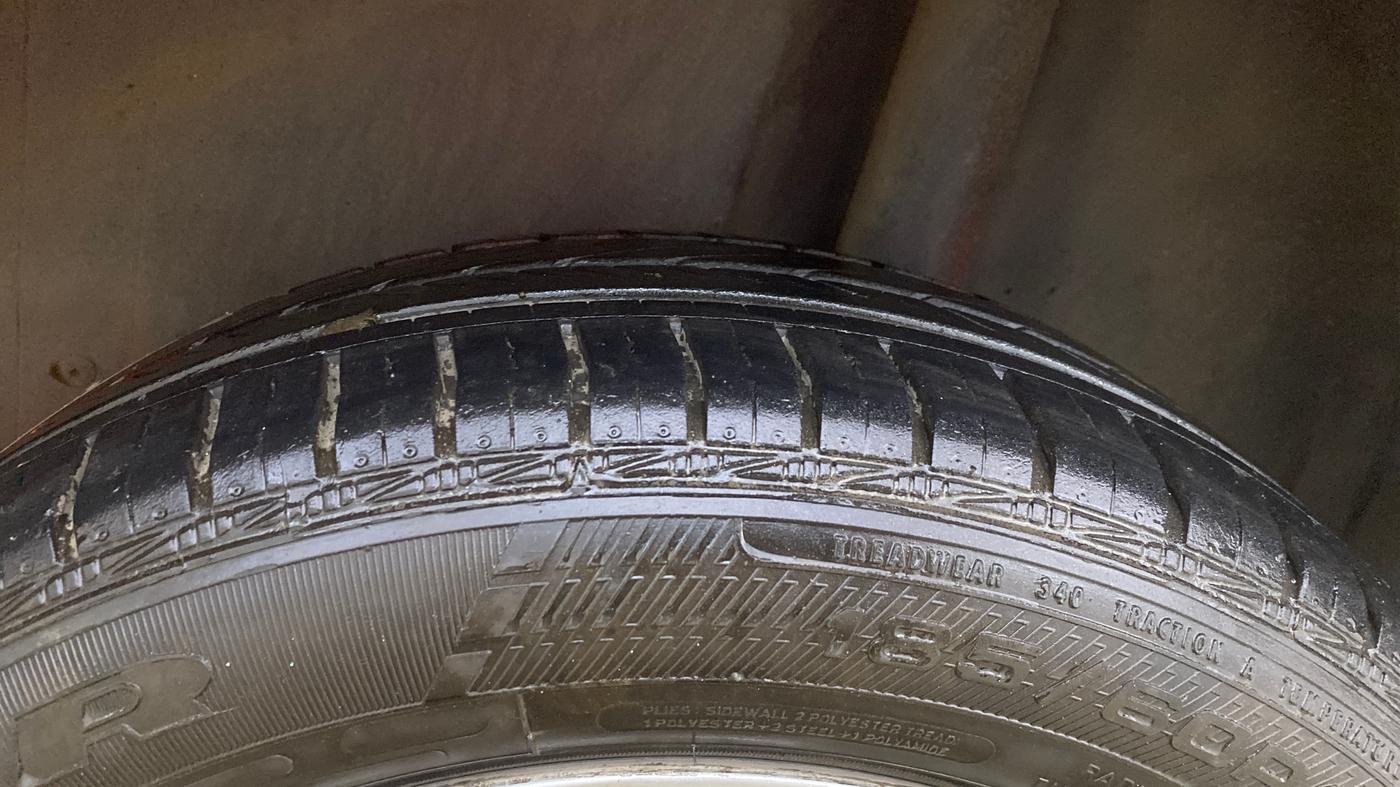 2015 Volkswagen Polo HIGHLINE1.2L, Petrol, Manual, 65,437 km, Left Rear Tyre Tread
