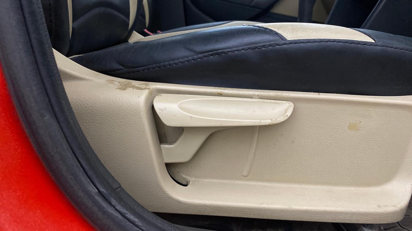 2015 Volkswagen Polo HIGHLINE1.2L, Petrol, Manual, 65,437 km, Driver Side Adjustment Panel