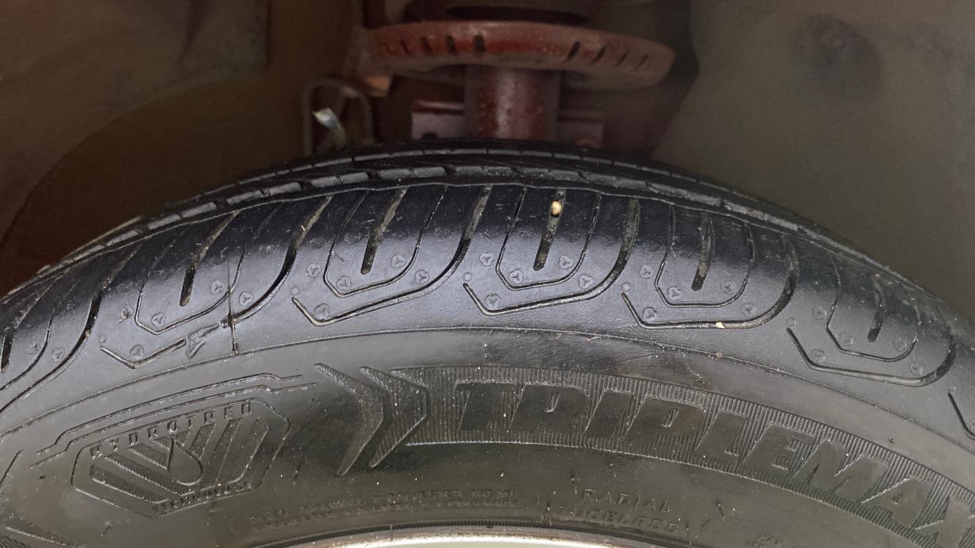 2015 Volkswagen Polo HIGHLINE1.2L, Petrol, Manual, 65,437 km, Right Front Tyre Tread