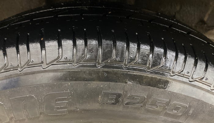 2017 Tata Tiago XT PETROL, Petrol, Manual, 71,166 km, Right Rear Tyre Tread