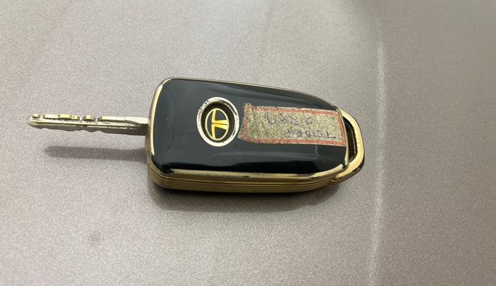 2017 Tata Tiago XT PETROL, Petrol, Manual, 71,166 km, Key Close Up