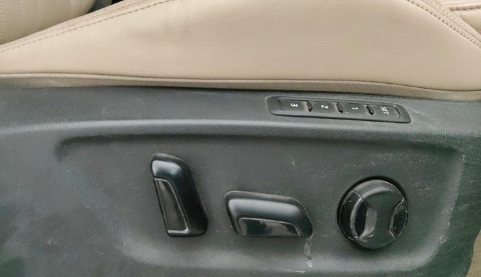 2020 Skoda Karoq STYLE 1.5 TSI AT, Petrol, Automatic, 77,141 km, Driver Side Adjustment Panel