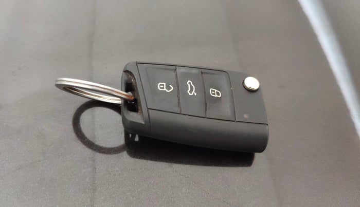 2020 Skoda Karoq STYLE 1.5 TSI AT, Petrol, Automatic, 77,141 km, Key Close Up