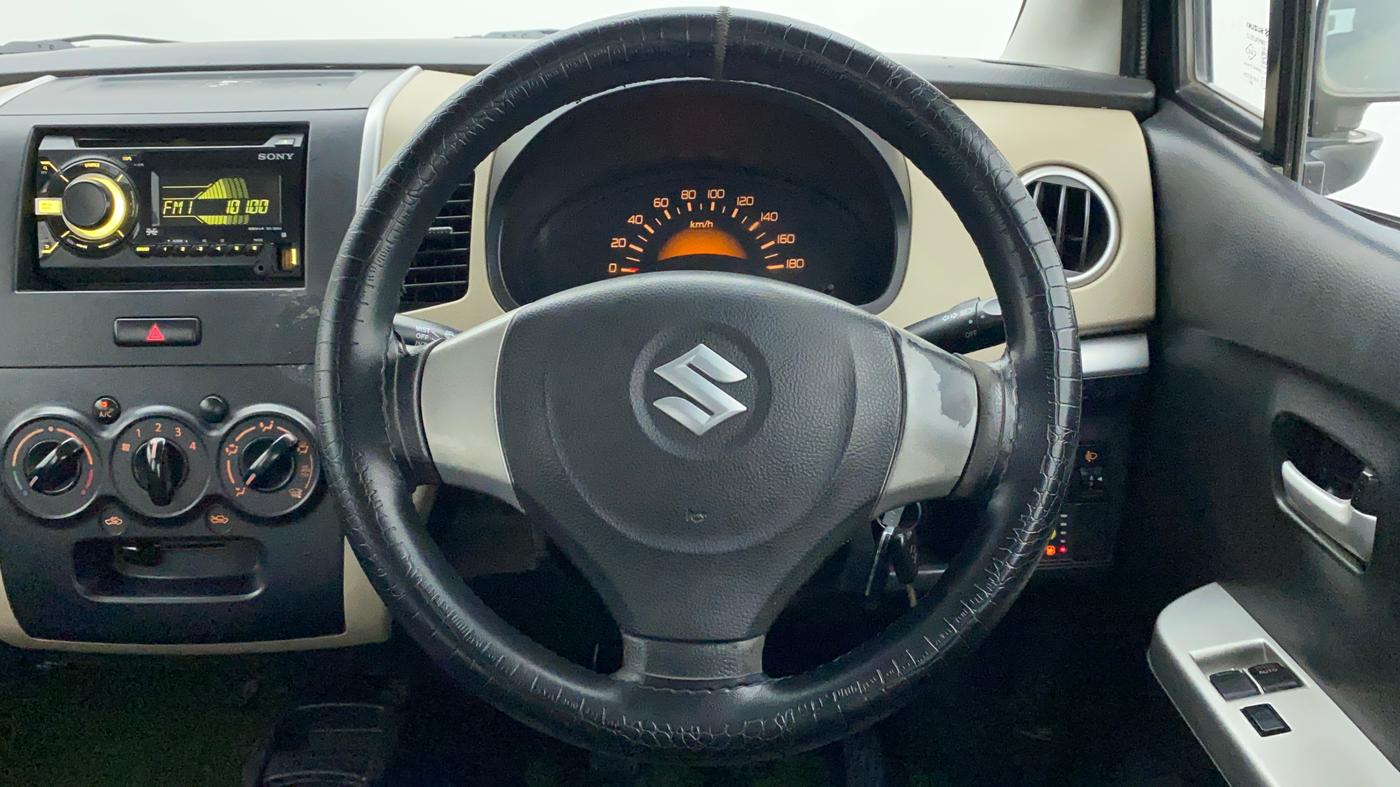 2017 Maruti Wagon R 1.0 LXI CNG, CNG, Manual, 1,03,885 km, Steering Wheel Close Up