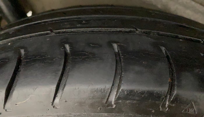 2017 Maruti Wagon R 1.0 LXI CNG, CNG, Manual, 1,03,885 km, Right Rear Tyre Tread