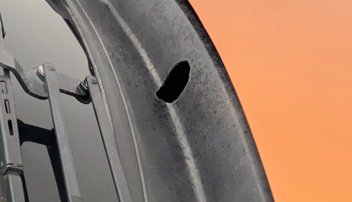 2018 Datsun Go T (O), Petrol, Manual, 60,853 km, Bonnet (hood) - Cowl vent panel has minor damage