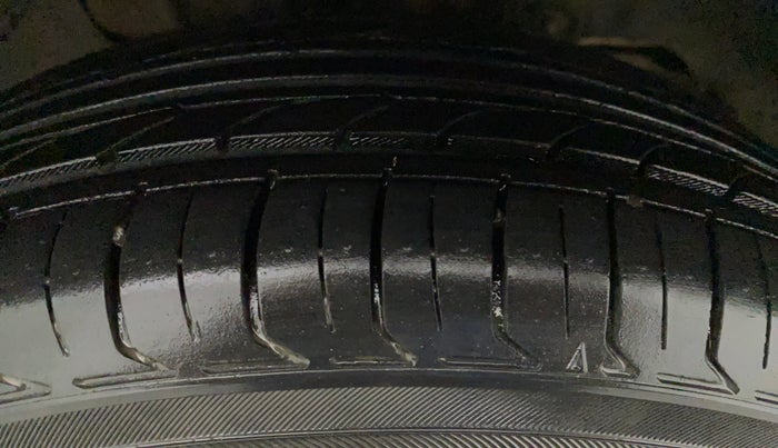 2018 Tata Tiago XZ PETROL, Petrol, Manual, 59,607 km, Right Front Tyre Tread