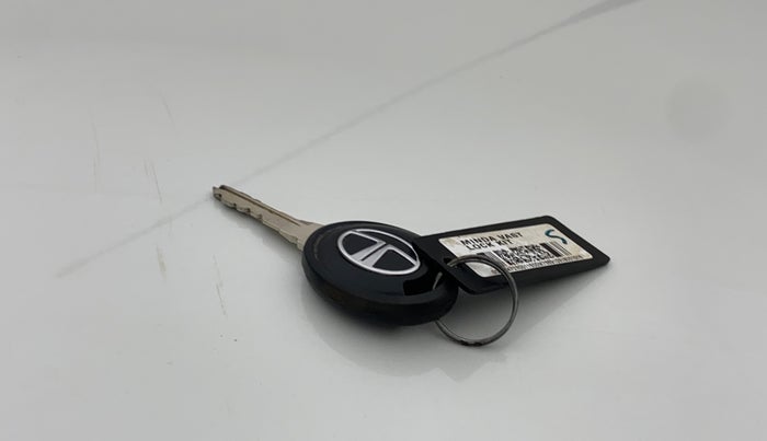 2018 Tata Tiago XZ PETROL, Petrol, Manual, 59,607 km, Lock system - Door lock knob has minor damage