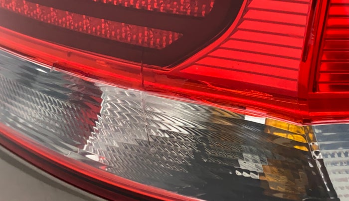 2017 Volkswagen Vento HIGHLINE PETROL AT, Petrol, Automatic, 41,050 km, Right tail light - Minor damage