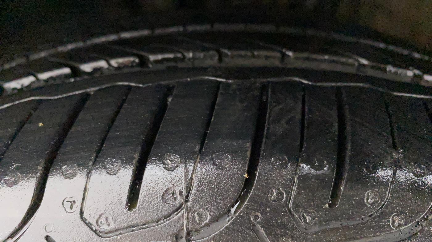 2017 Volkswagen Vento HIGHLINE PETROL AT, Petrol, Automatic, 41,050 km, Left Front Tyre Tread