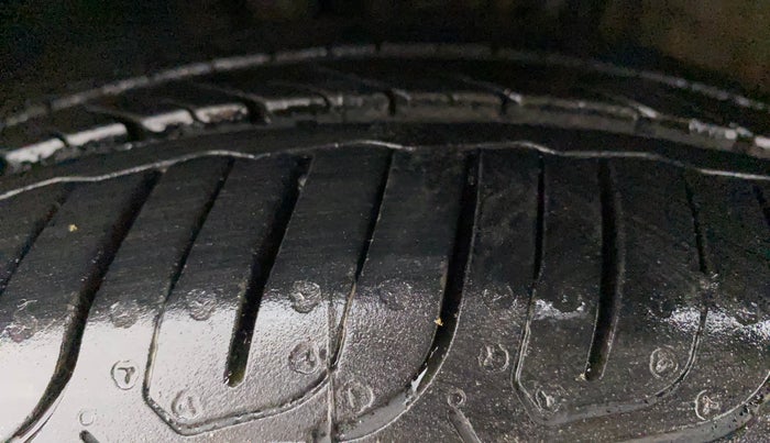 2017 Volkswagen Vento HIGHLINE PETROL AT, Petrol, Automatic, 41,050 km, Left Front Tyre Tread