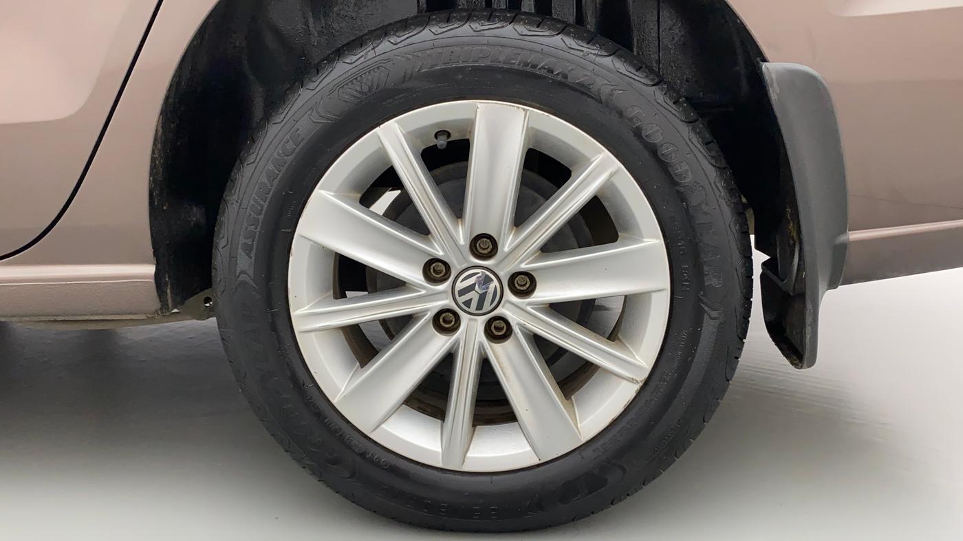 2017 Volkswagen Vento HIGHLINE PETROL AT, Petrol, Automatic, 41,050 km, Left Rear Wheel