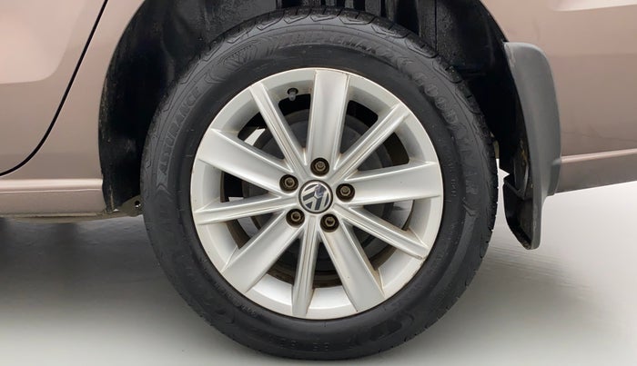 2017 Volkswagen Vento HIGHLINE PETROL AT, Petrol, Automatic, 41,050 km, Left Rear Wheel