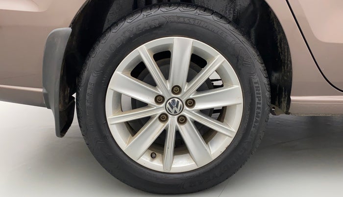 2017 Volkswagen Vento HIGHLINE PETROL AT, Petrol, Automatic, 41,050 km, Right Rear Wheel