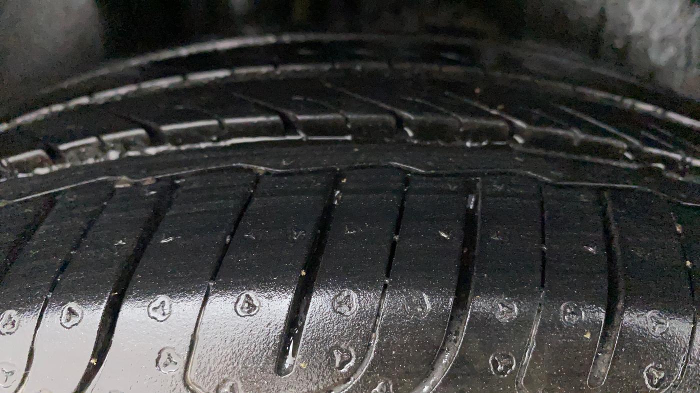 2017 Volkswagen Vento HIGHLINE PETROL AT, Petrol, Automatic, 41,050 km, Right Rear Tyre Tread