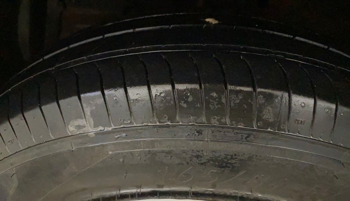 2016 Maruti Swift Dzire VXI, Petrol, Manual, 75,701 km, Left Front Tyre Tread